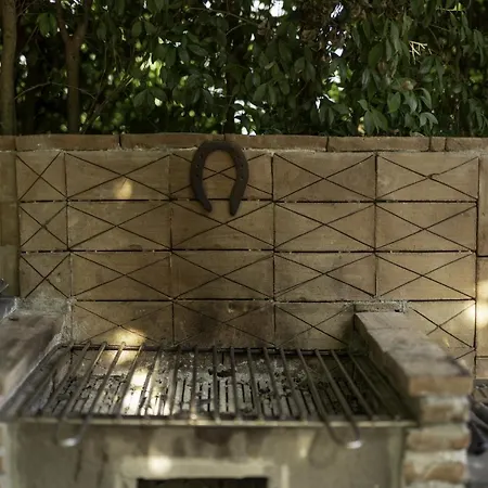 Sara Sull'etna Con Piscina