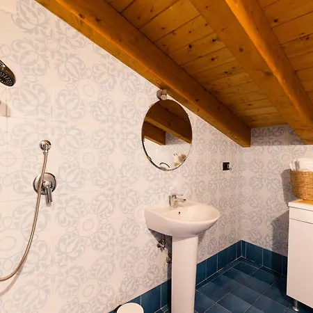 Sara Sull'etna Con Piscina Vila *