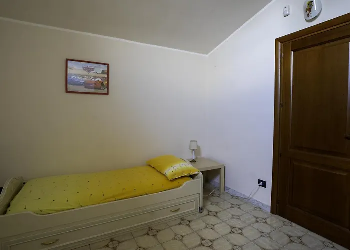 Sara Sull'etna Con Piscina